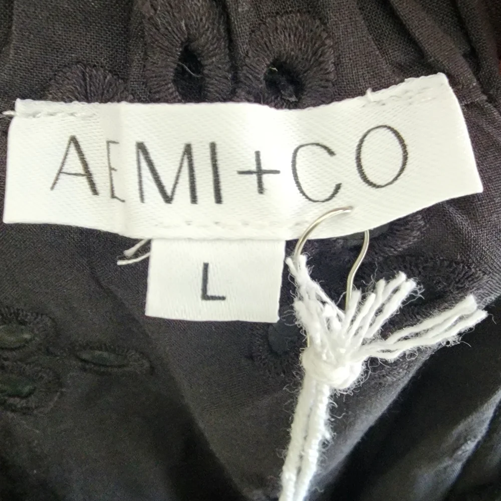 Aemi + Co NWT Black Eyelet Embroidered Women's V Neck Top Sz Large - Picture 5 of 5